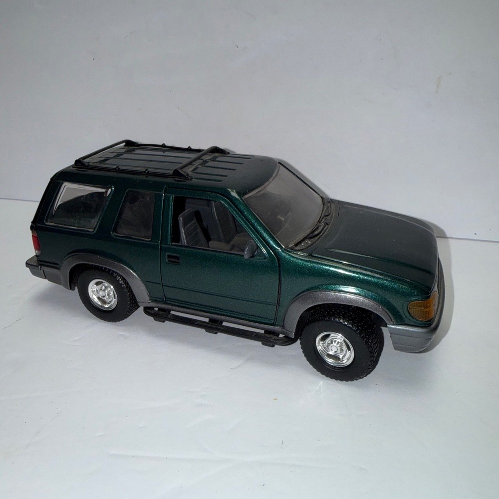 Redbox Ford Explorer Sport 90's  Diecast Model Car 1:24 Scale SUV Opening Doors